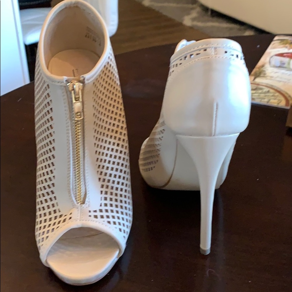 Never worn light tan/cream heels